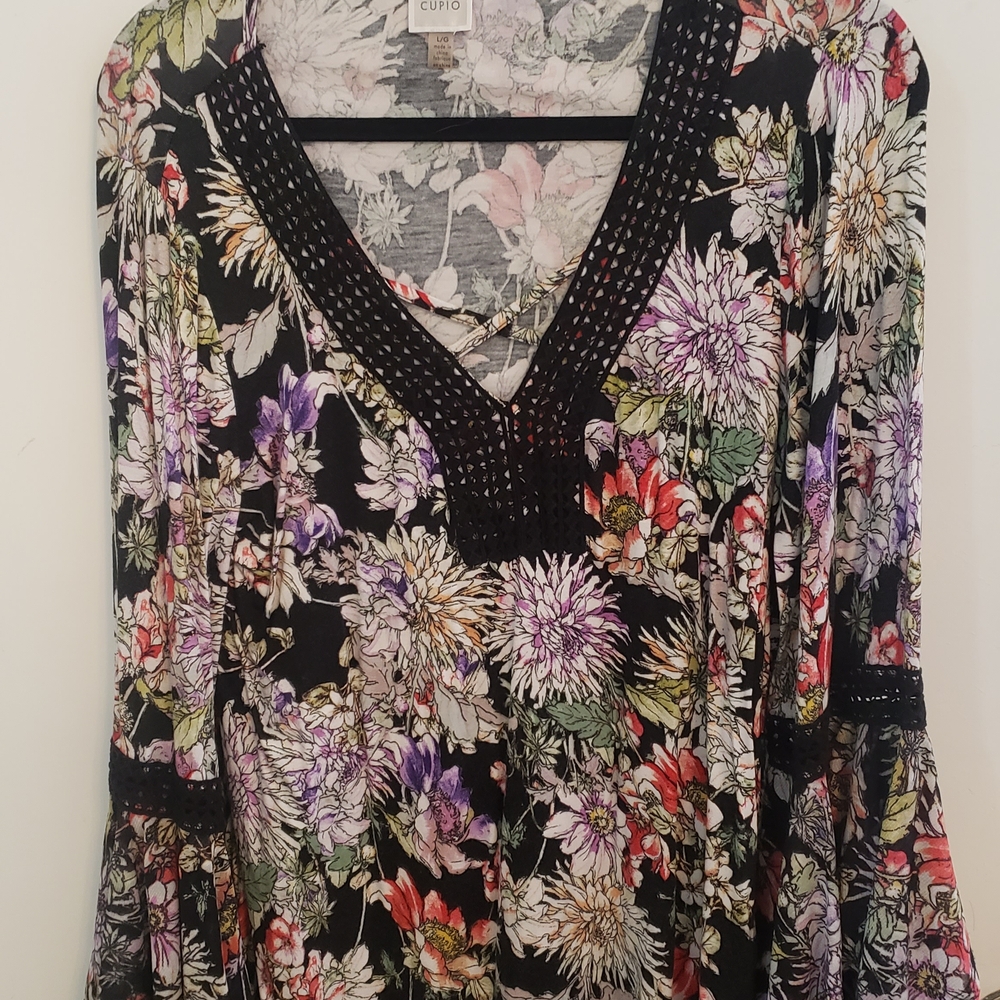 Cupio Multicolor Floral V-Neck Blouse